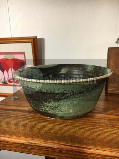 this is a hand thrown ceramic bowl from margaret glackin
various sizes and glazes glazes are made to margarets own unique recipes
all margarets ceramics are oven microwave and dishwasher safe