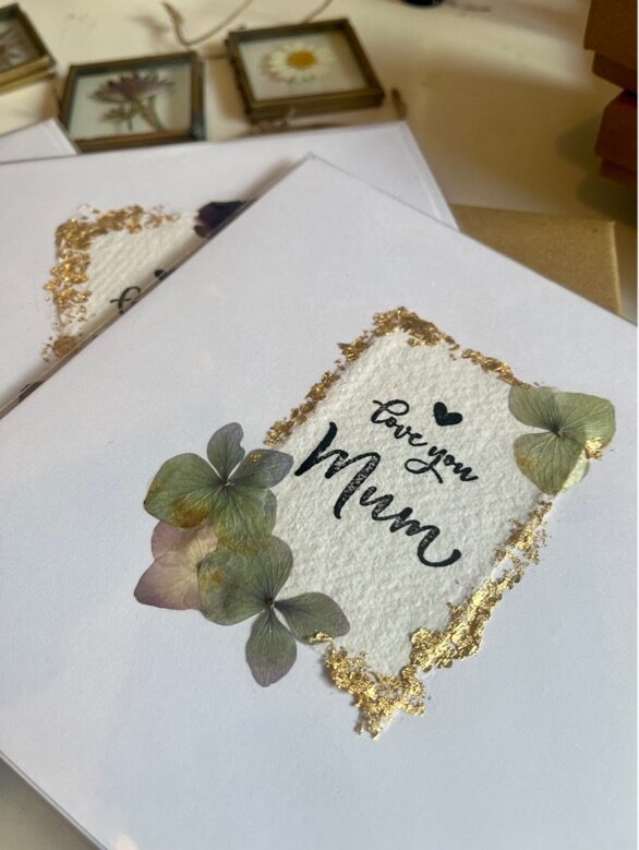 pressed flower large tag or decoration pressed flowers and gold leaf on a wooden bauble shape

makes a beautiful finishing touch to a special gift or as christmas decoration 