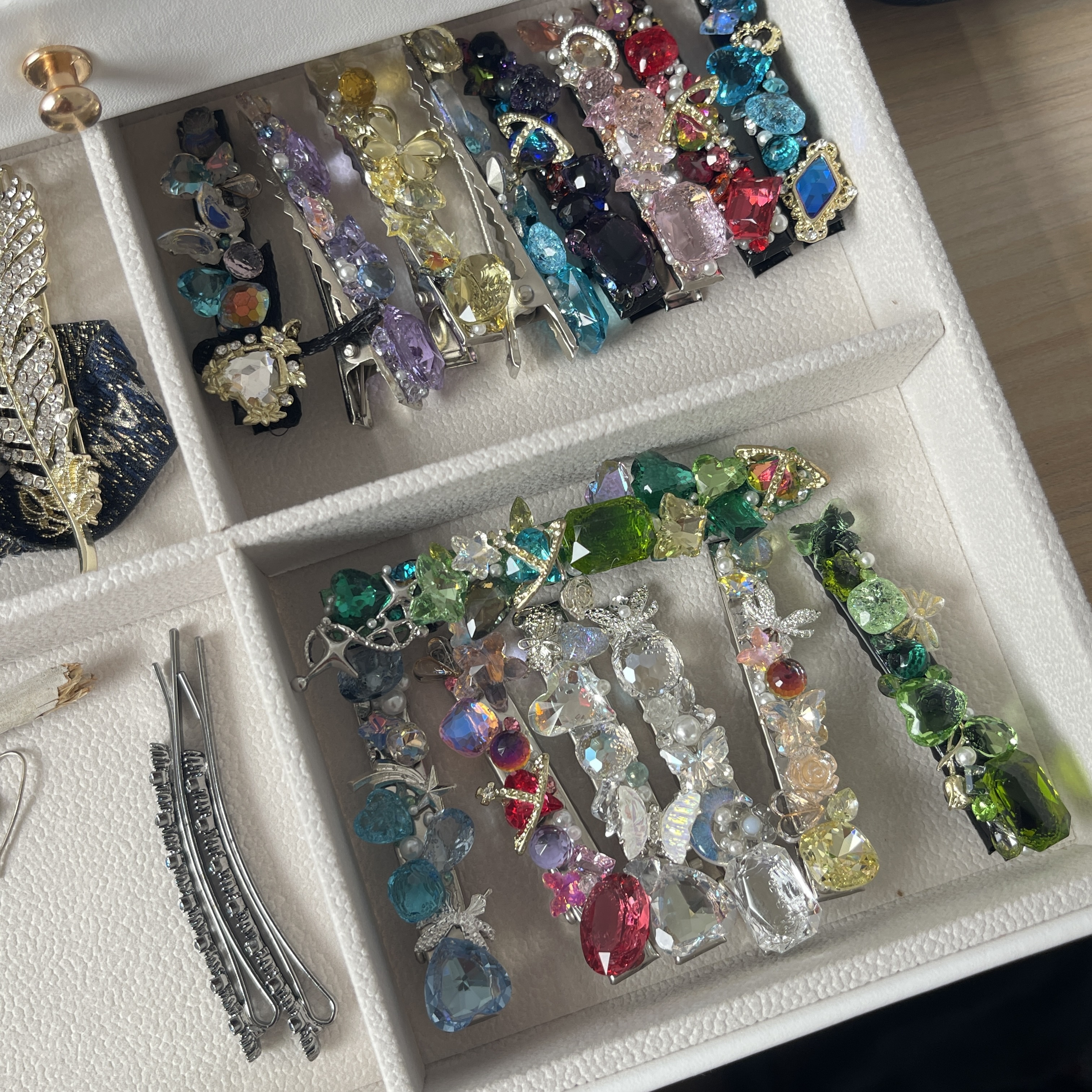 give your phone or bag a touch of natural energy<br data-start="155" data-end="158" />each charm is <strong data-start="172" data-end="188">hand braided</strong> and paired with a genuine crystal  a little piece of handmade magic you can carry with you every day 
