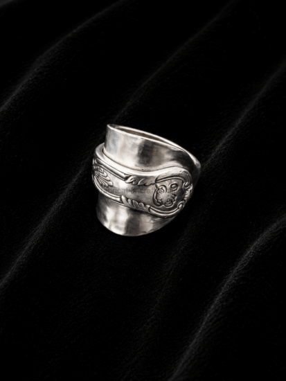 spoon ring wrap handcrafted vintage spoon ring with an elegant floral and scroll design carefully shaped from a vintage spoon and polished to a bright finish creating a timeless statement piece uk size t½
